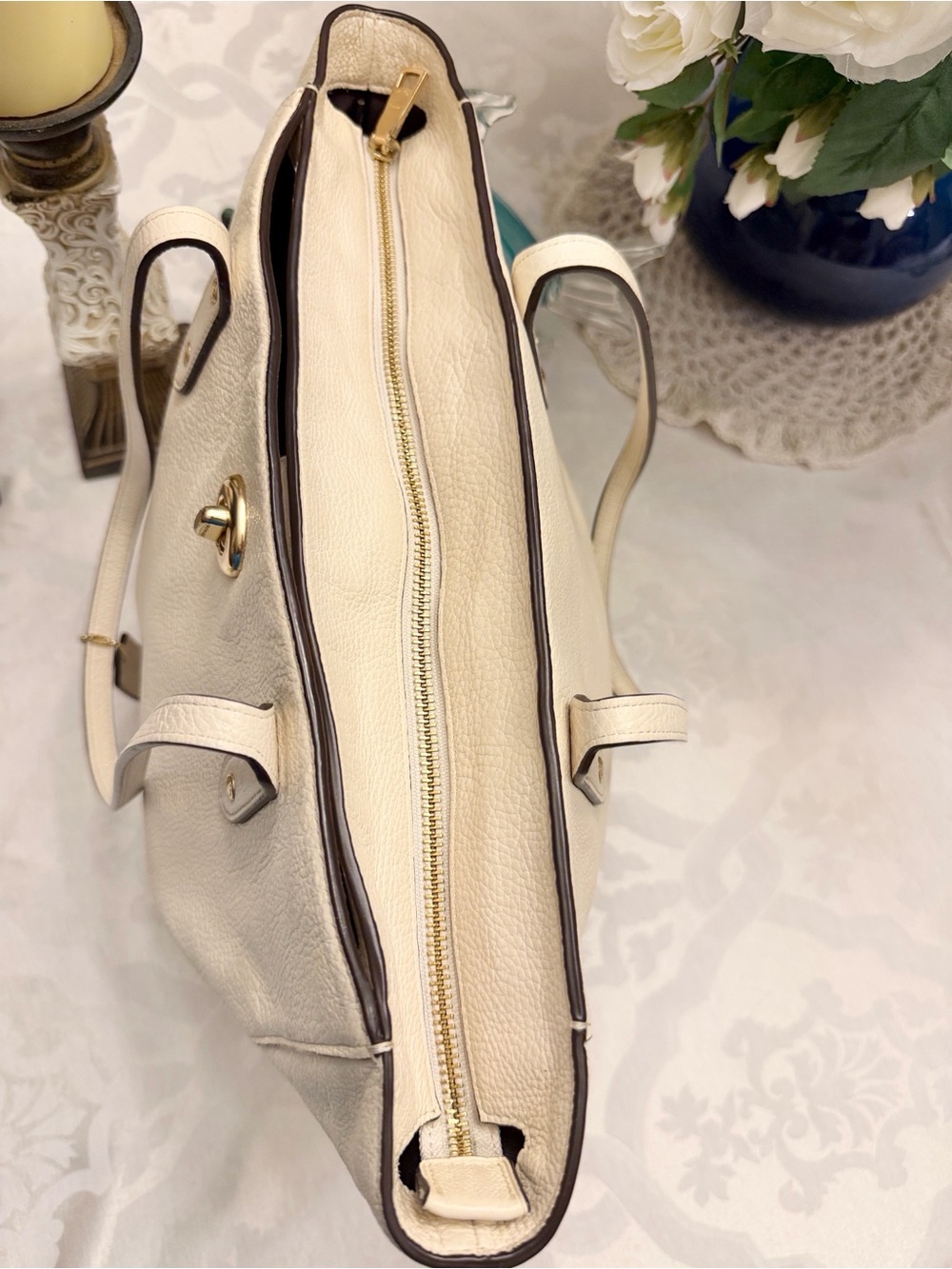 Coach Large Cream Leather Tote With Turnlock Feature - Picture 7 of 12
